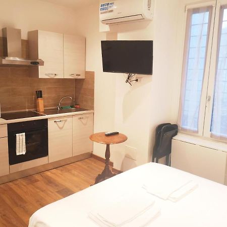 Fontana Cozy Apartment Milan Bagian luar foto