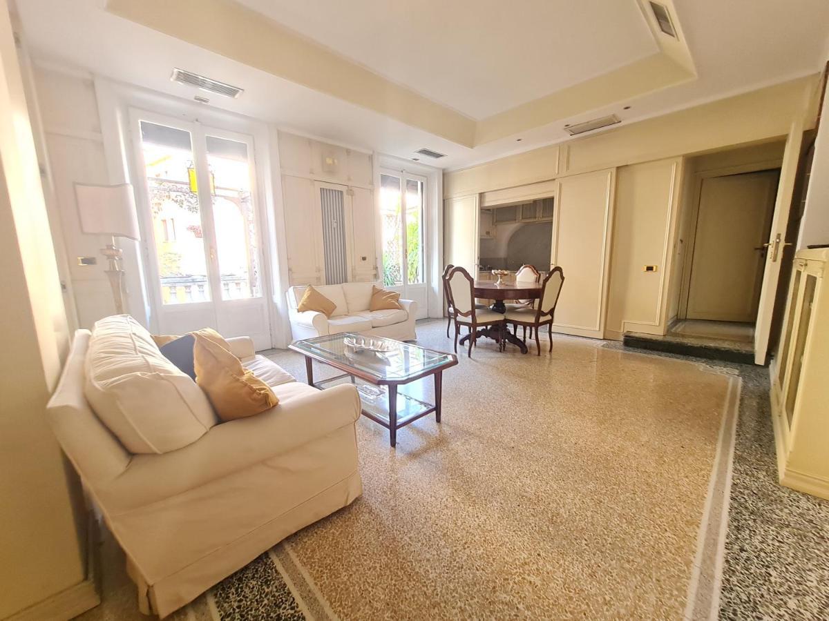 Fontana Cozy Apartment Milan Bagian luar foto