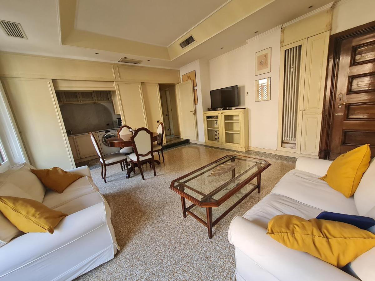 Fontana Cozy Apartment Milan Bagian luar foto